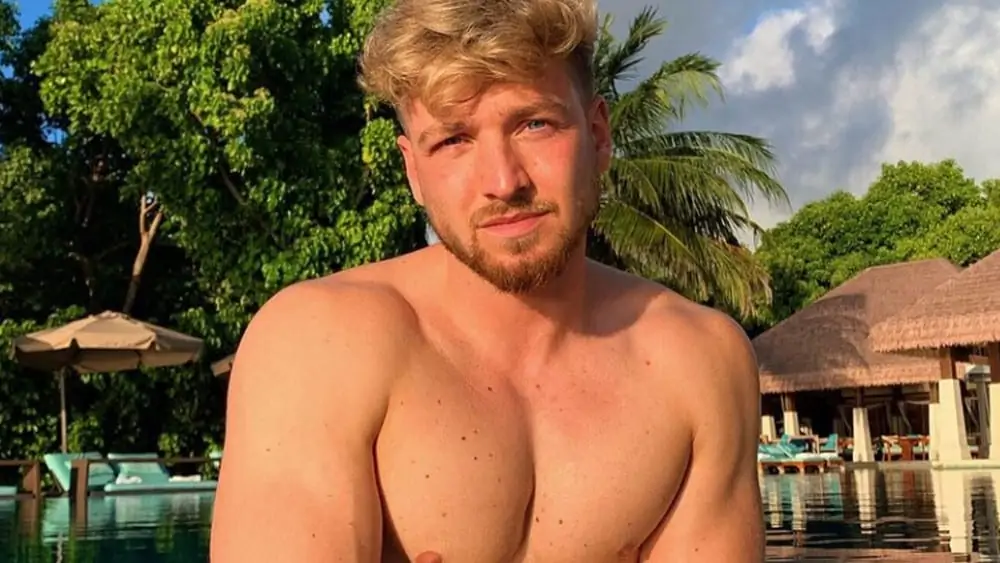 British Men- Meeting, Dating, and More (LOTS of Pics) 93