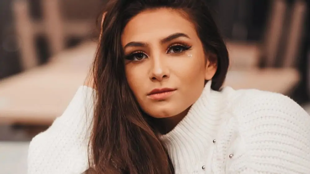 Czech Women: Meeting, Dating, and More (LOTS of Pics) 78
