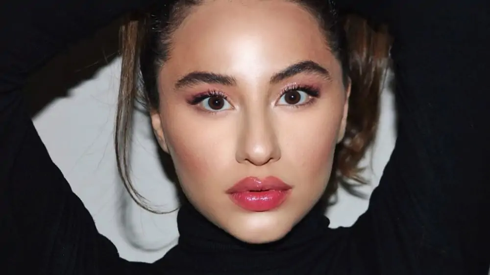 Armenian Women: Meeting, Dating, and More (LOTS of Pics) 77