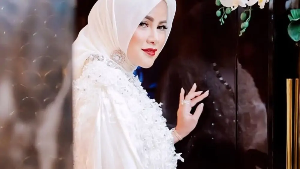 Indonesian Women - Meeting, Dating, and More (LOTS of Pics) 97