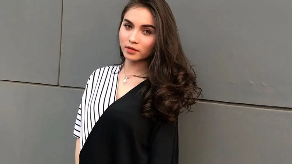 Indonesian Women - Meeting, Dating, and More (LOTS of Pics) 111