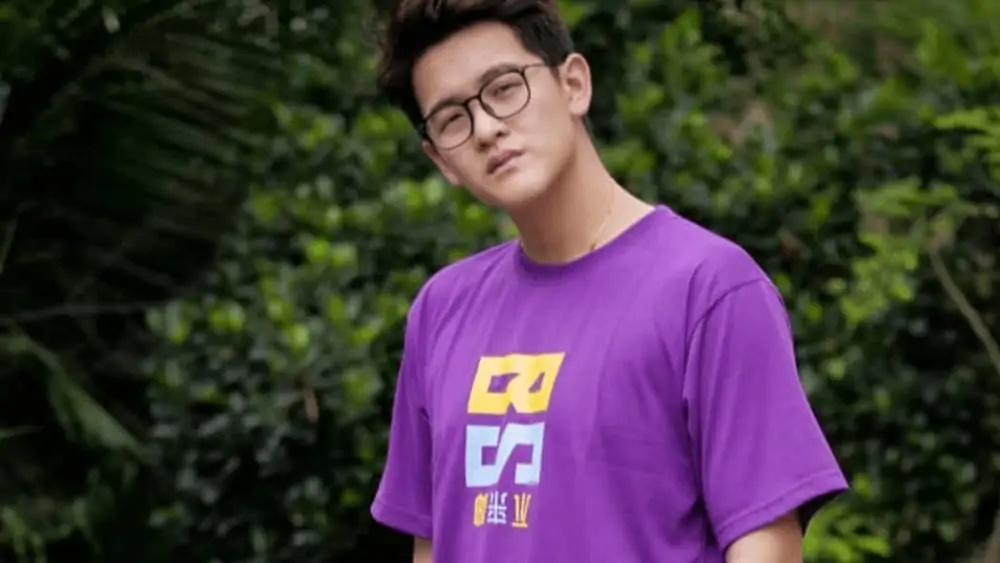 Chinese Men- Meeting, Dating, and More (LOTS of Pics) 64