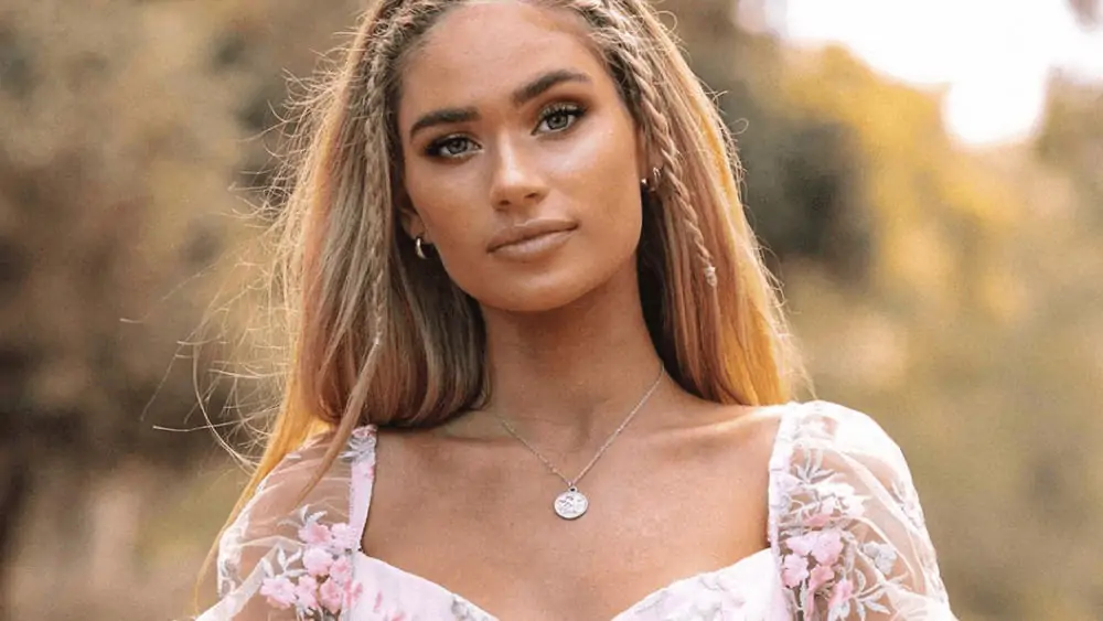 Australian Women – Meeting, Dating, and More (LOTS of Pics) 101