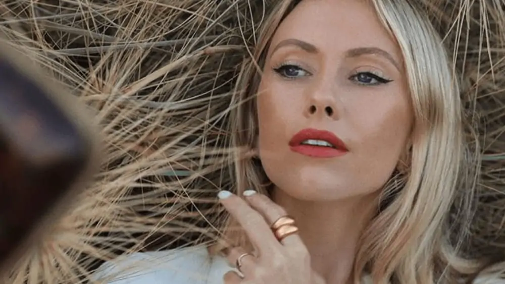 Australian Women – Meeting, Dating, and More (LOTS of Pics) 142