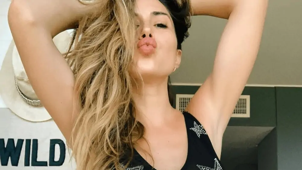 Argentinian Women – Meeting, Dating, and More (LOTS of Pics) 136