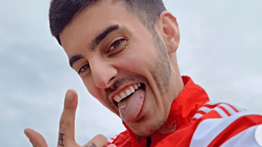 Argentinian Men – Meeting, Dating, and More (LOTS of Pics) 89
