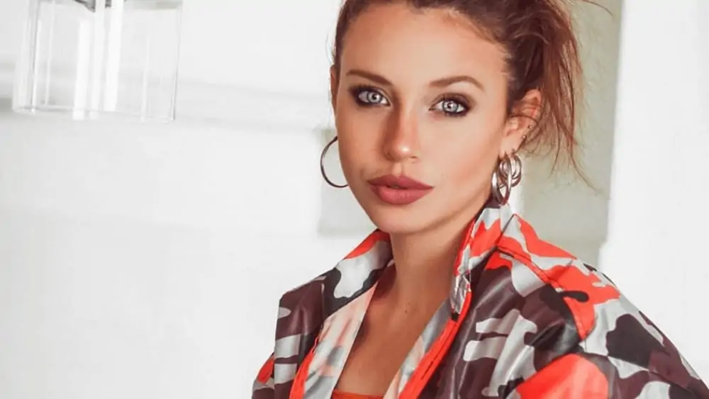 Argentinian Women – Meeting, Dating, and More (LOTS of Pics) 111