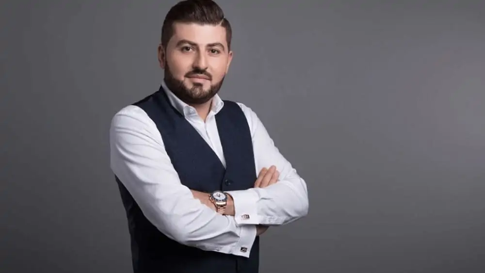 Armenian Men - Meeting, Dating, and More (LOTS of Pics) 37