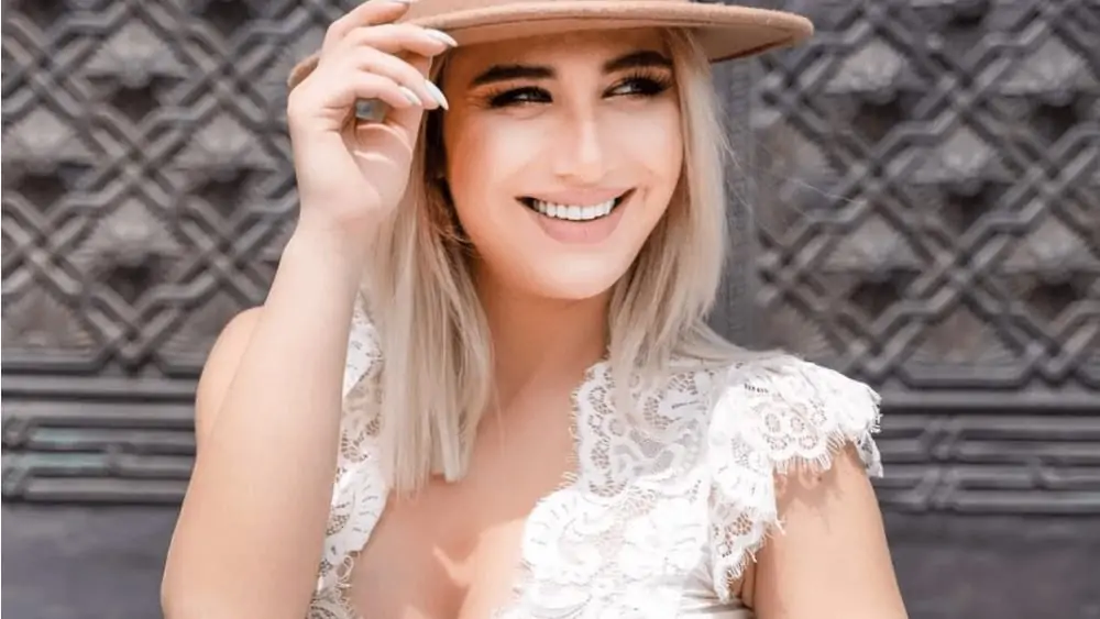 Armenian Women: Meeting, Dating, and More (LOTS of Pics) 92