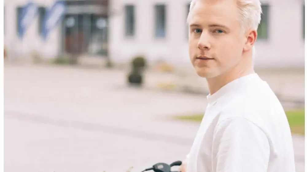 German Men - Meeting, Dating, and More (LOTS of Pics) 92