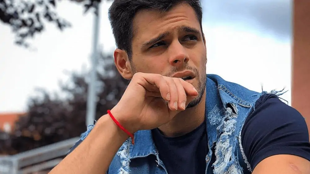 Spanish Men – Meeting, Dating, and More (LOTS of Pics) 94