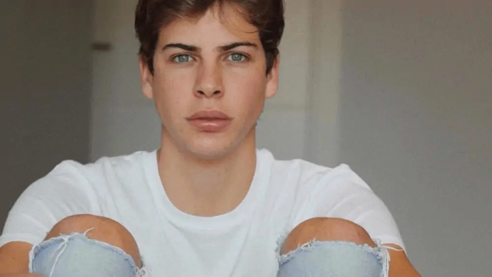 Spanish Men – Meeting, Dating, and More (LOTS of Pics) 95