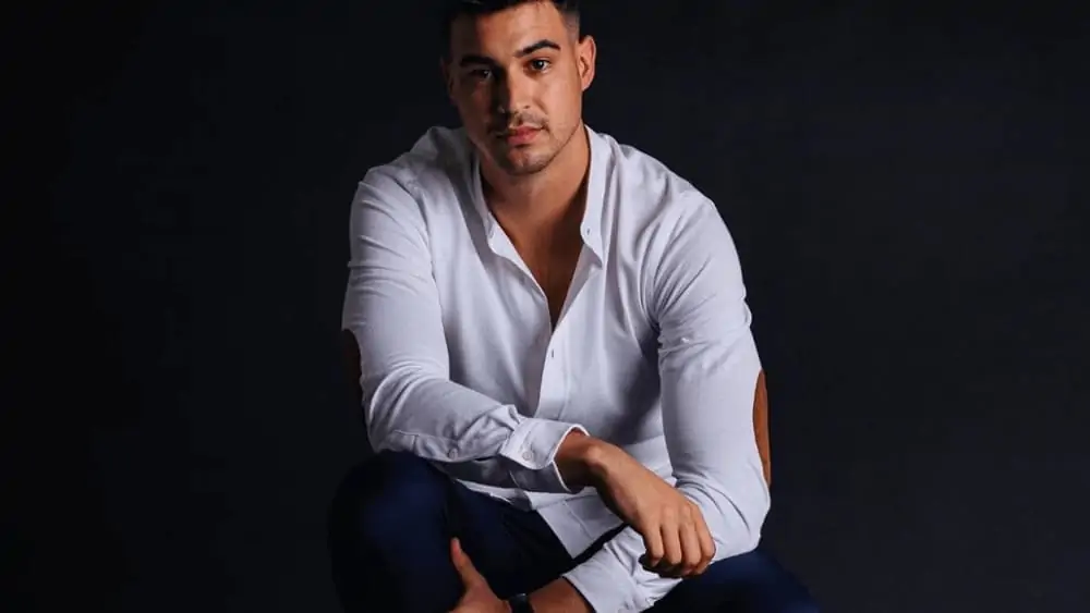 Spanish Men – Meeting, Dating, and More (LOTS of Pics) 114