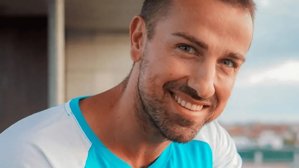 Spanish Men – Meeting, Dating, and More (LOTS of Pics) 98