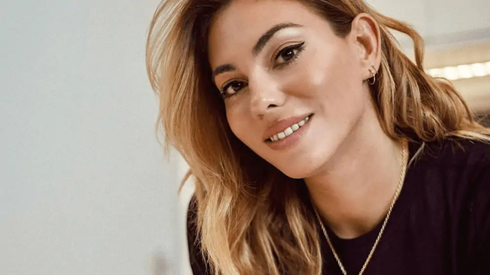 Greek Women – Meeting, Dating, and More (LOTS of Pics) 78