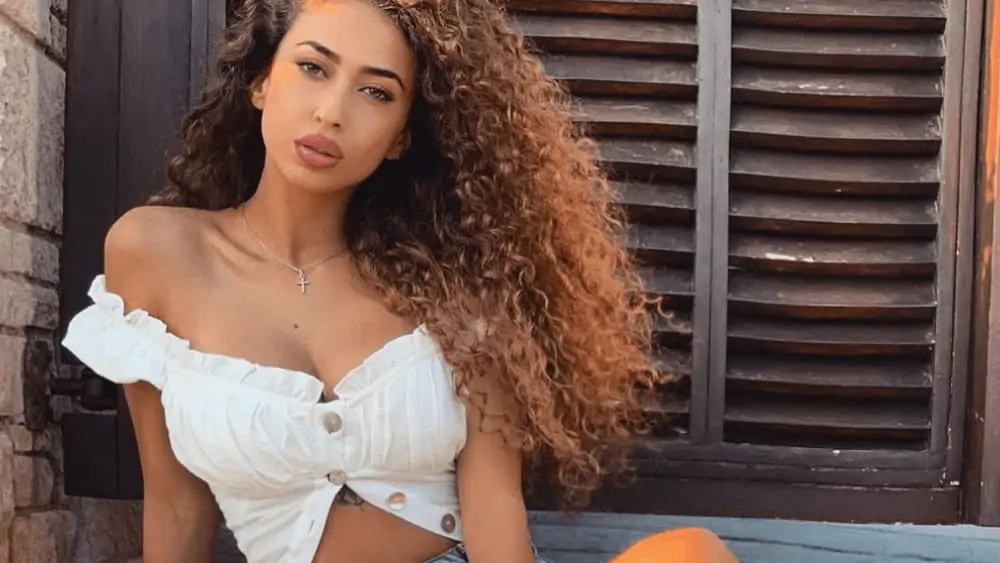 Greek Women – Meeting, Dating, and More (LOTS of Pics) 70