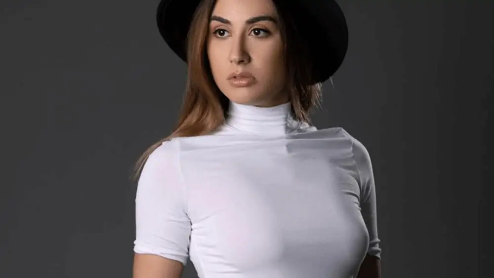 Greek Women – Meeting, Dating, and More (LOTS of Pics) 83