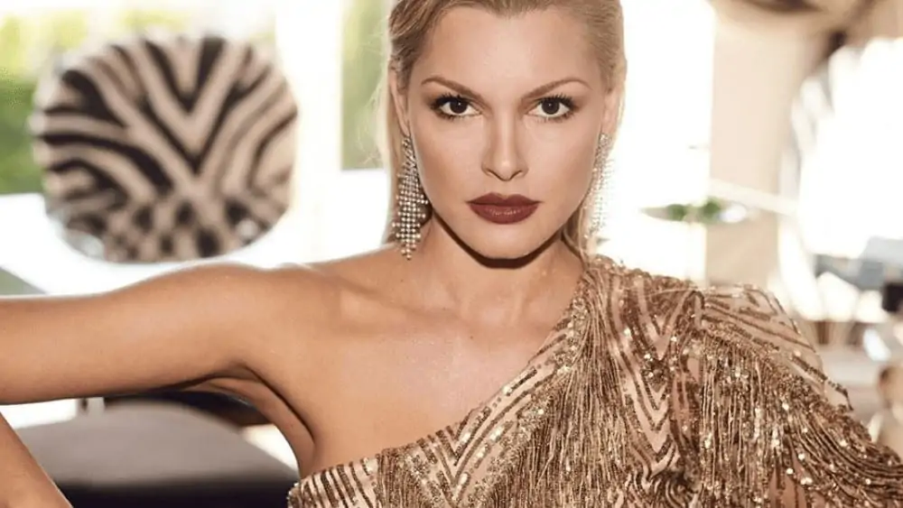 Greek Women – Meeting, Dating, and More (LOTS of Pics) 92