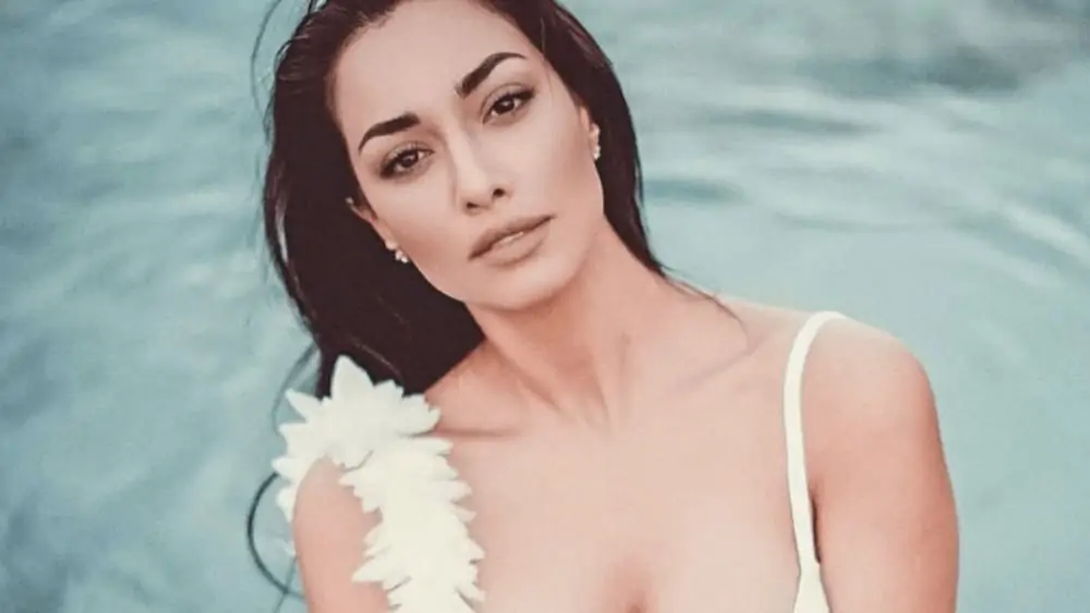 Greek Women – Meeting, Dating, and More (LOTS of Pics) 100