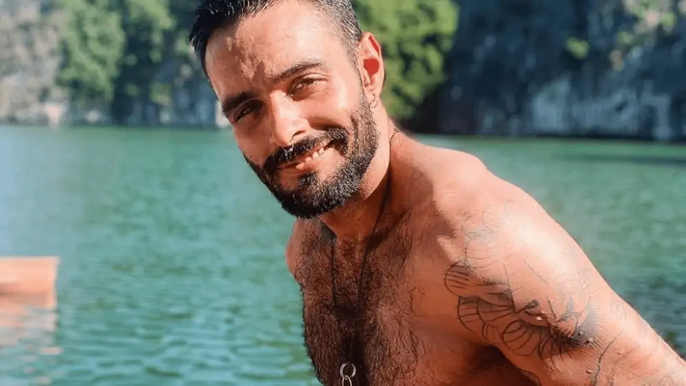 Spanish Men – Meeting, Dating, and More (LOTS of Pics) 75