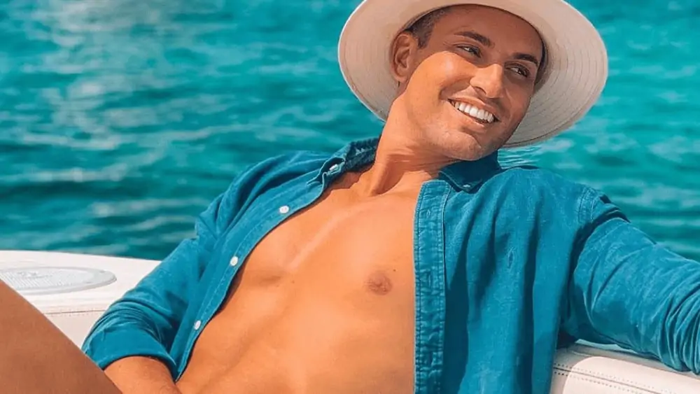 Spanish Men – Meeting, Dating, and More (LOTS of Pics) 61