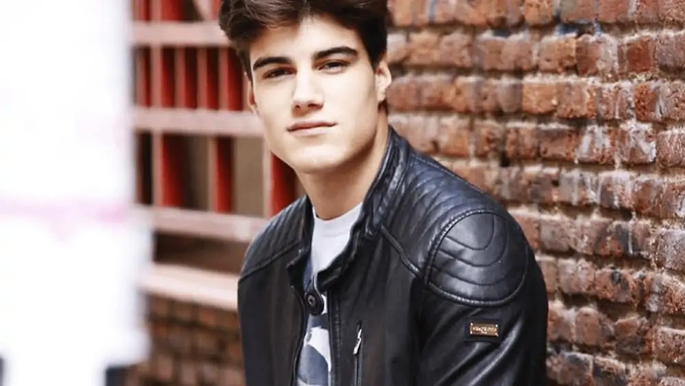 Spanish Men – Meeting, Dating, and More (LOTS of Pics) 86