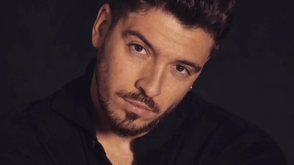 Spanish Men – Meeting, Dating, and More (LOTS of Pics) 87