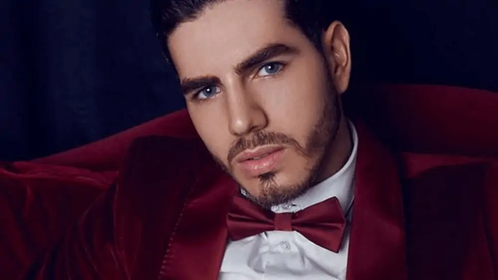 Spanish Men – Meeting, Dating, and More (LOTS of Pics) 63