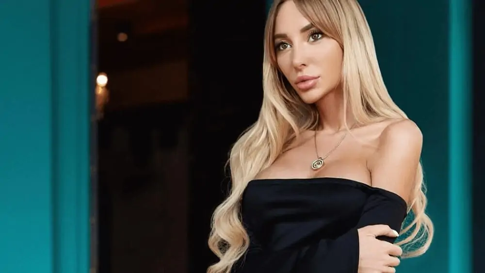 Ukrainian Women – Meeting, Dating, and More (LOTS of Pics) 110