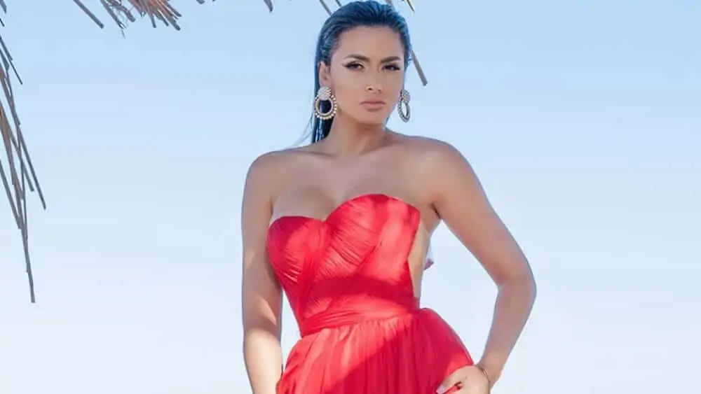 Romanian Women – Meeting, Dating, and More (LOTS of Pics) 63