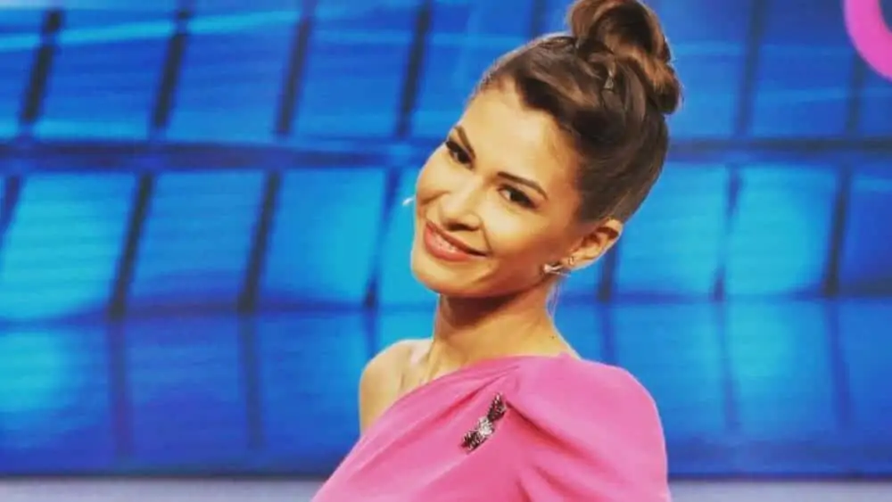 Romanian Women – Meeting, Dating, and More (LOTS of Pics) 78