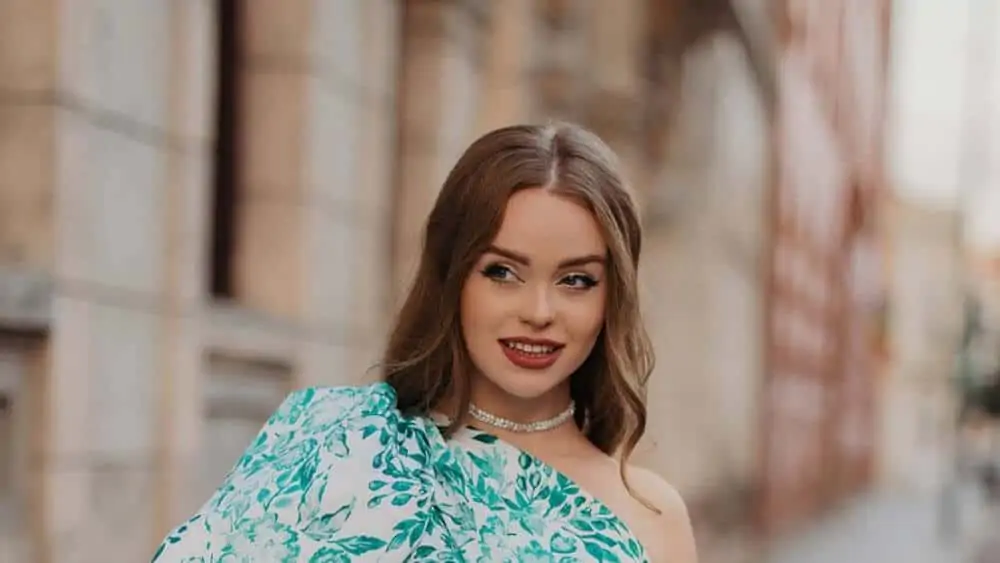 Romanian Women – Meeting, Dating, and More (LOTS of Pics) 84