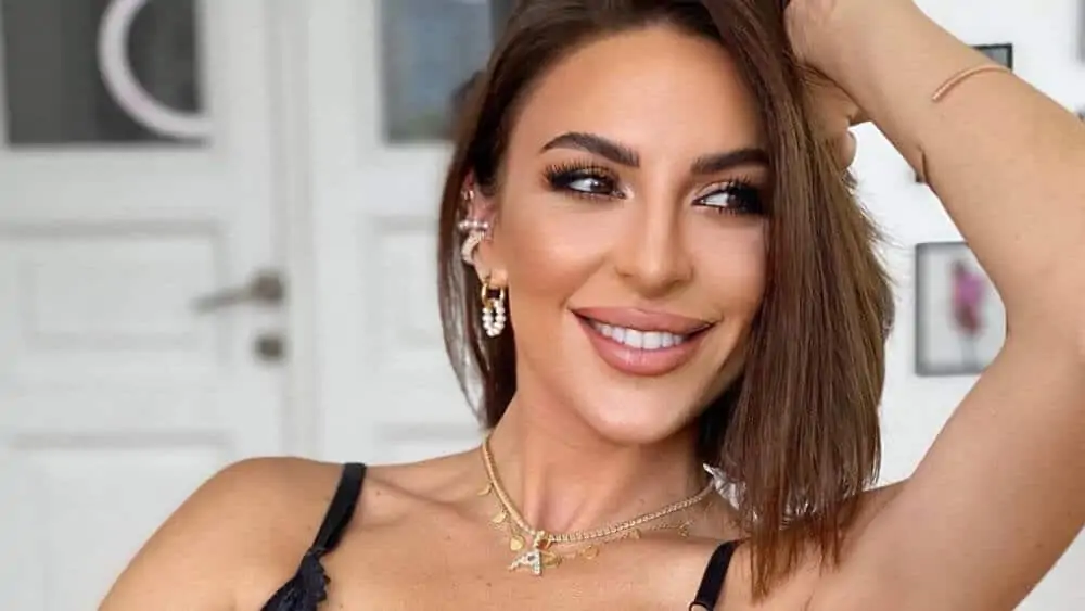 Romanian Women – Meeting, Dating, and More (LOTS of Pics) 99