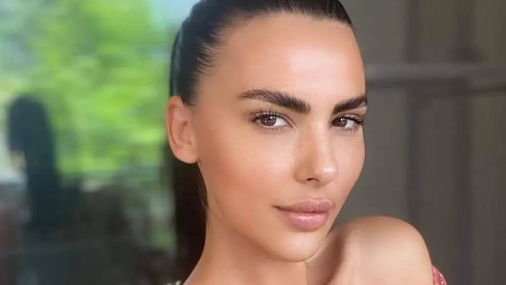 Romanian Women – Meeting, Dating, and More (LOTS of Pics) 121