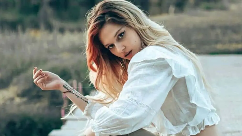 Romanian Women – Meeting, Dating, and More (LOTS of Pics) 110