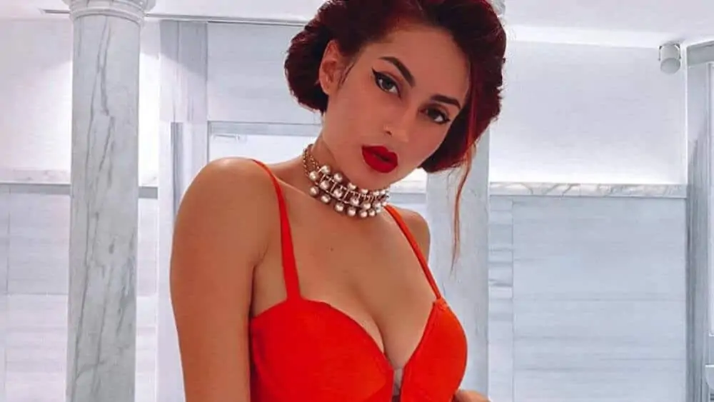 Romanian Women – Meeting, Dating, and More (LOTS of Pics) 111