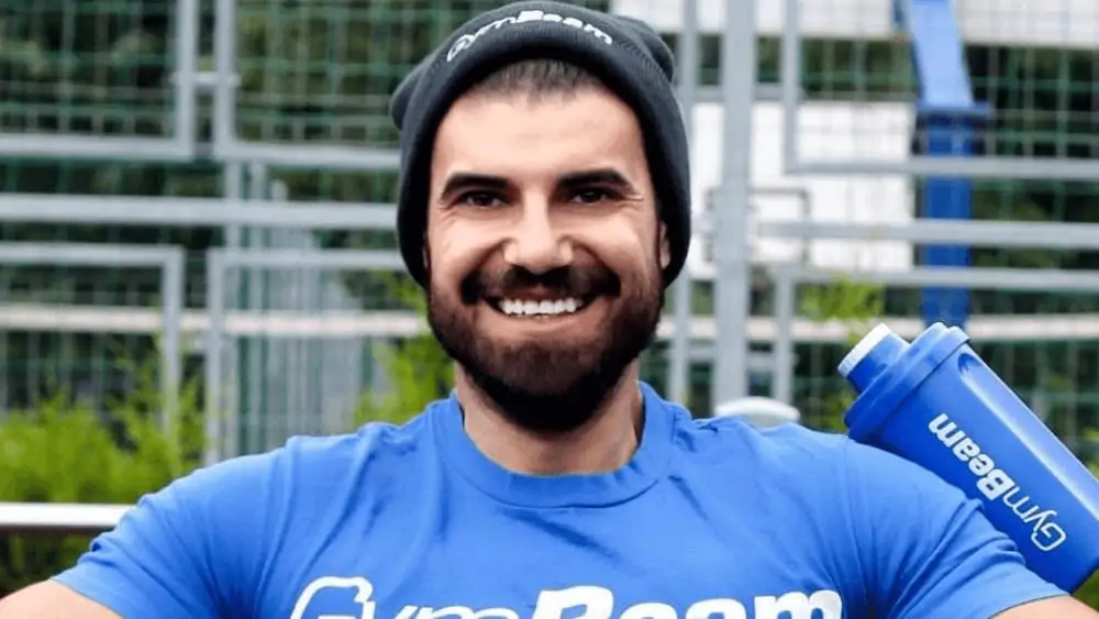 Romanian Men – Meeting, Dating, and More (LOTS of Pics) 90
