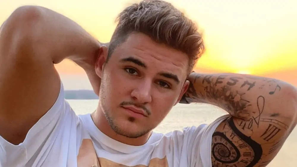 Romanian Men – Meeting, Dating, and More (LOTS of Pics) 88