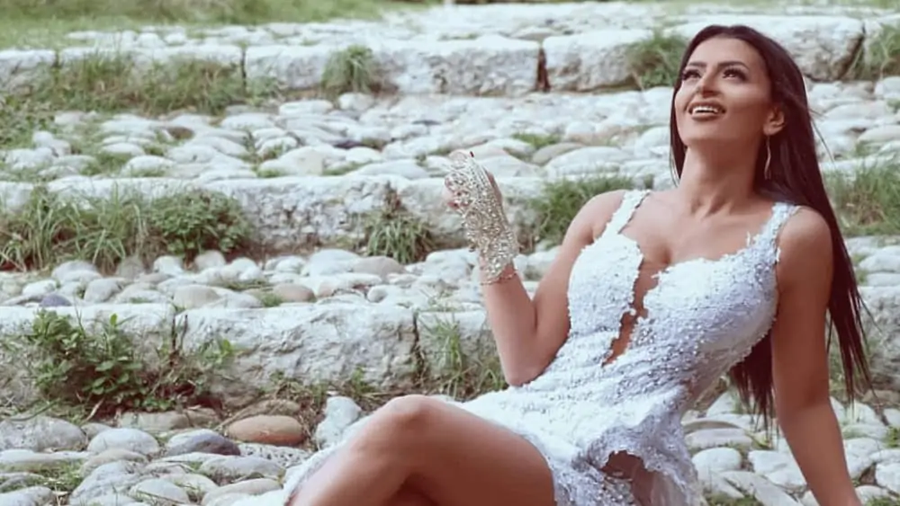 Lebanese Women – Meeting, Dating, and More (LOTS of Pics) 77